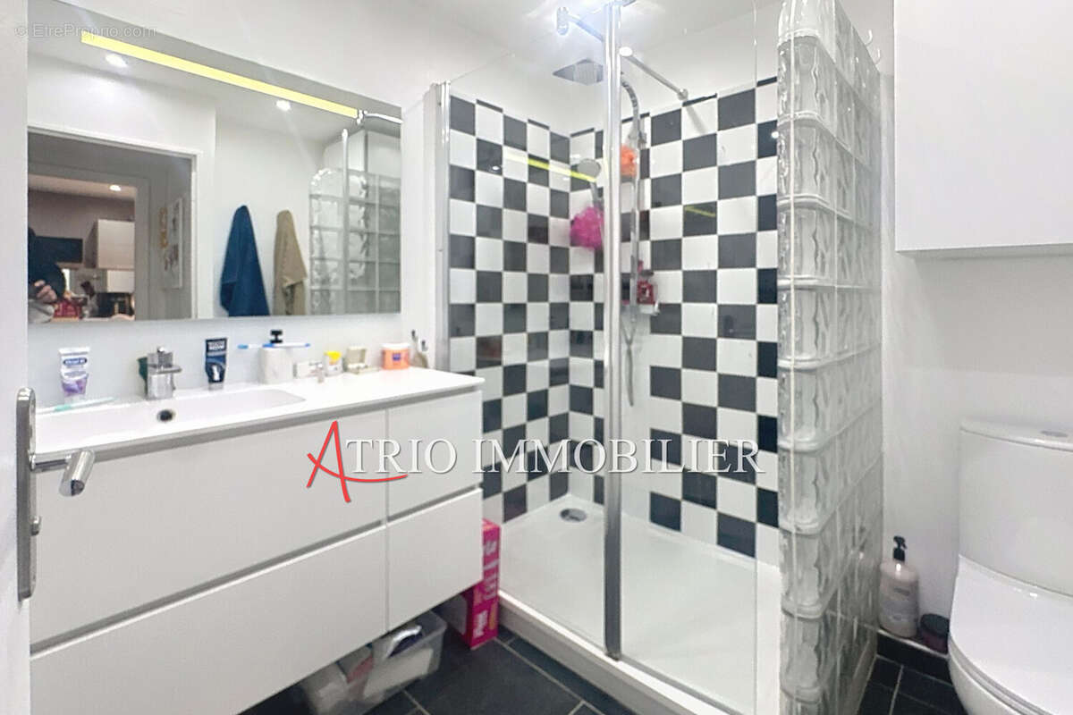 Appartement à SAINT-LAURENT-DU-VAR