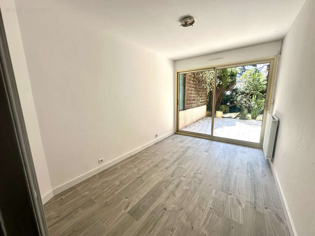 Appartement à SAINT-LAURENT-DU-VAR