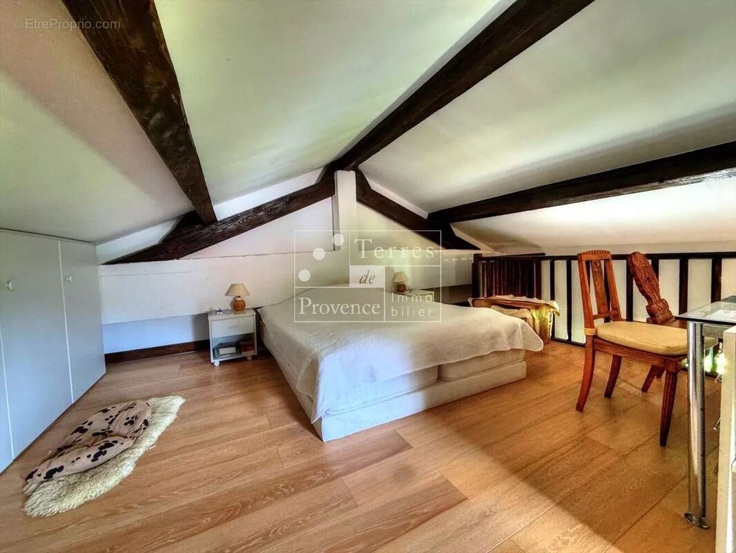 Maison à ENTRECASTEAUX