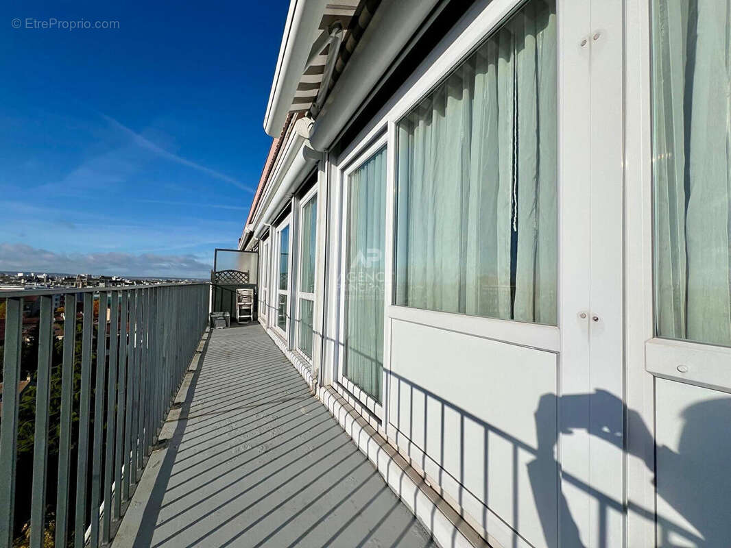 Appartement à HOUILLES