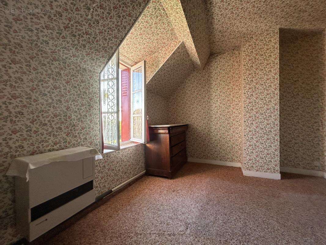 Maison à MONTIGNY-LENCOUP