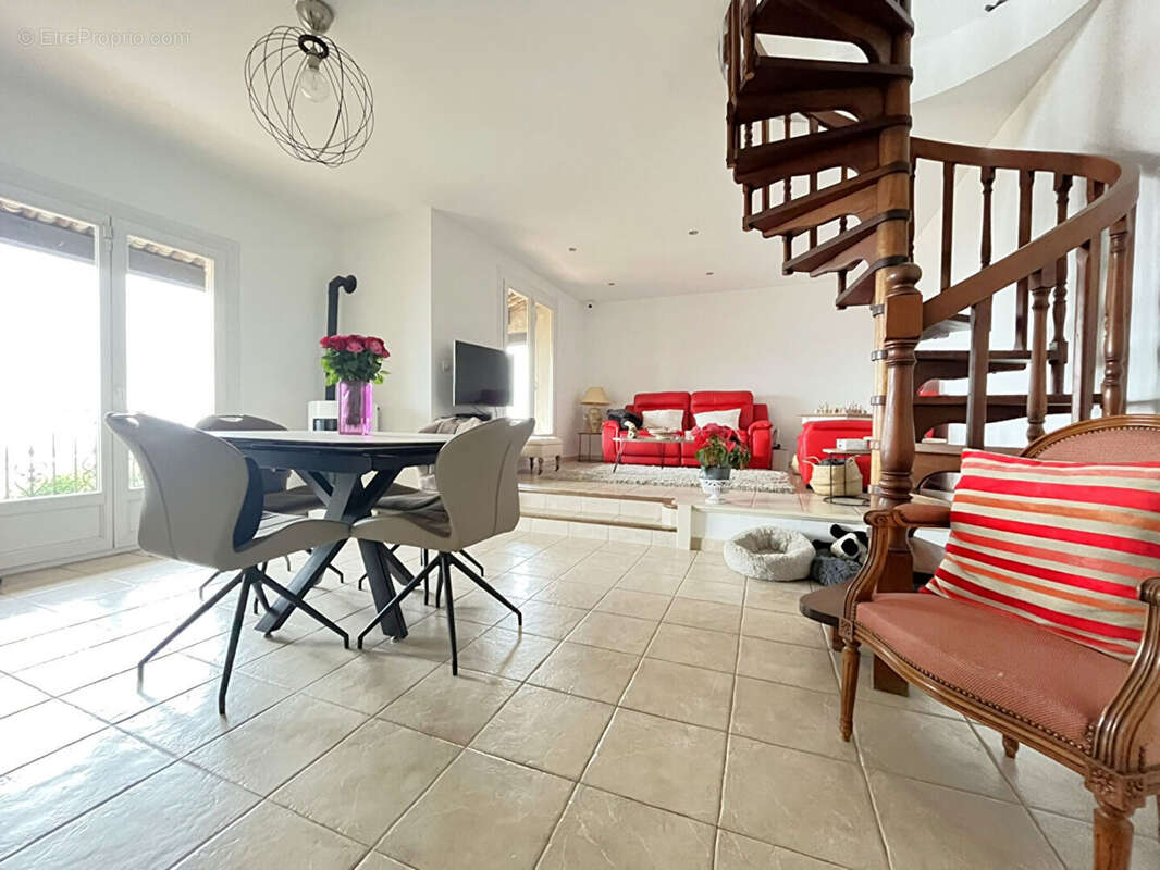 Maison à SAINT-LAURENT-DU-VAR