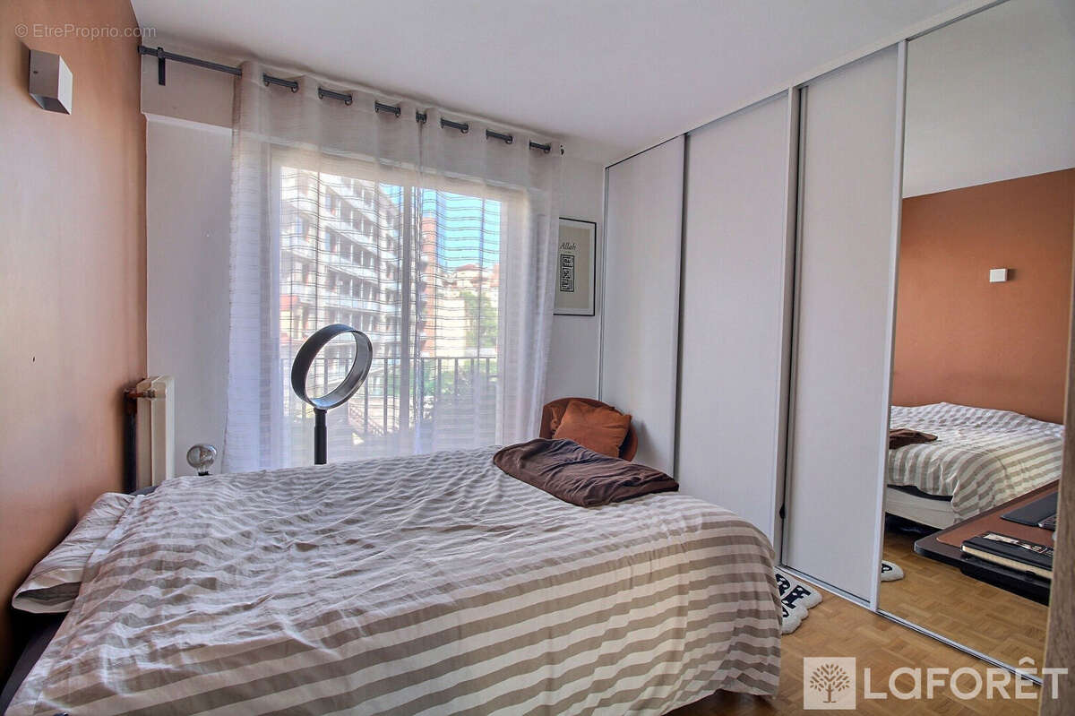 Appartement à LA GARENNE-COLOMBES