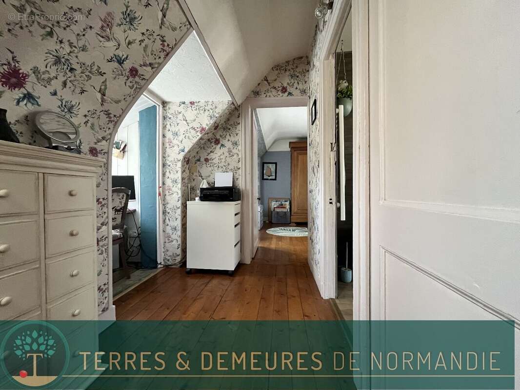 Maison à SAINT-PIERRE-SUR-DIVES