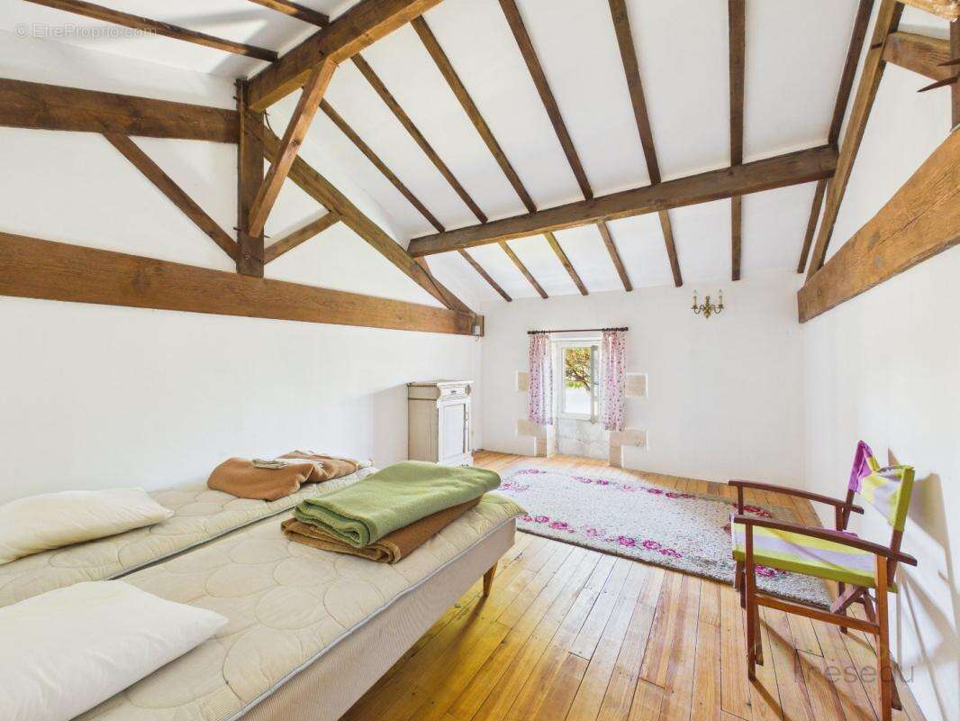 Maison 205 m² à Saint-Thomas-De-Conac  - photo 6