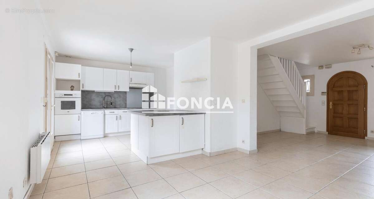 Maison à LE THILLAY