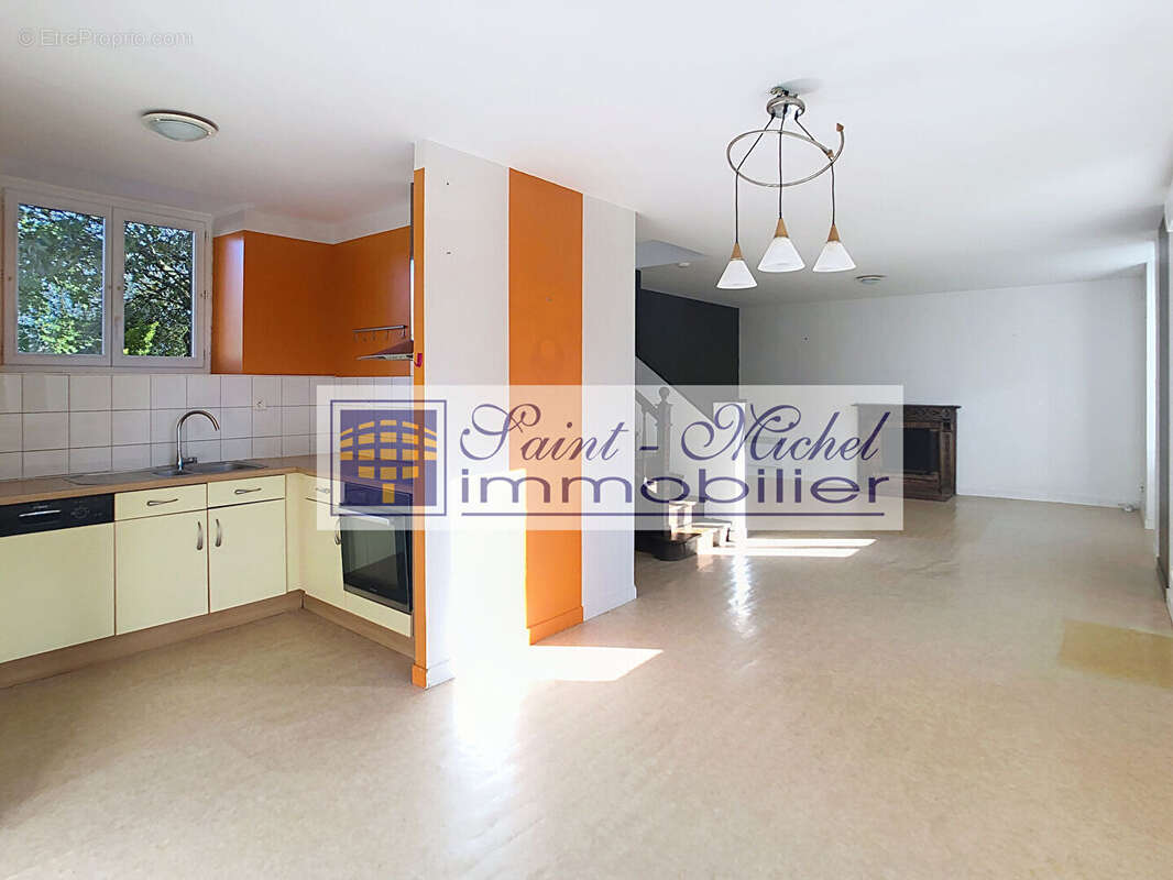 Maison à SAINT-THURIEN