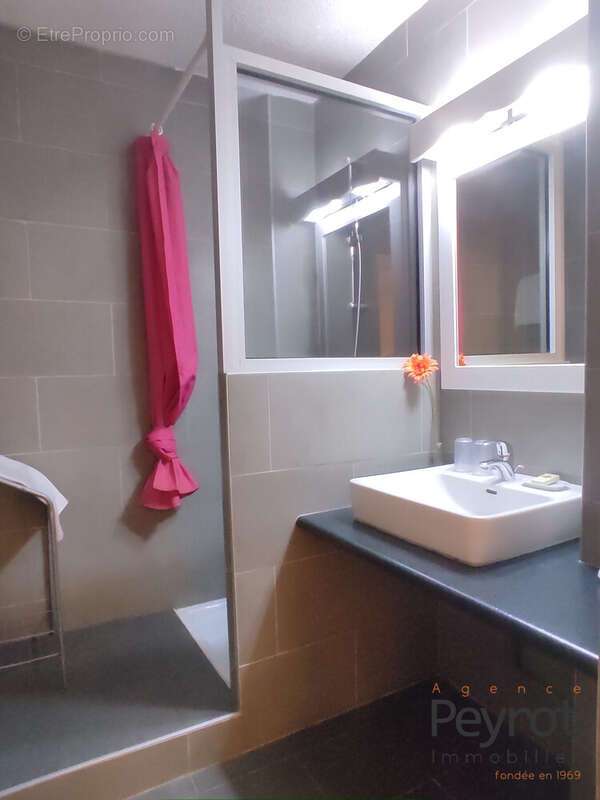 Appartement 64 m² à Les Angles  - photo 6