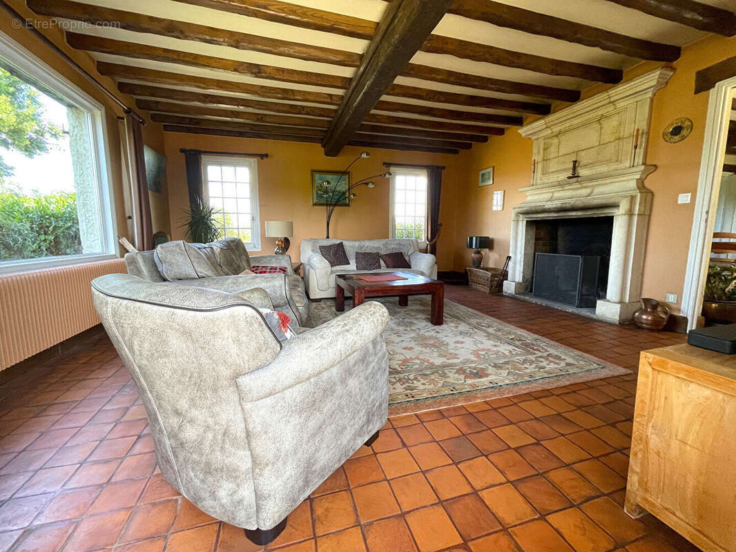 Belle demeure de caractère de 163 m² avec dépendances et terrain de 4651m² - photo 3