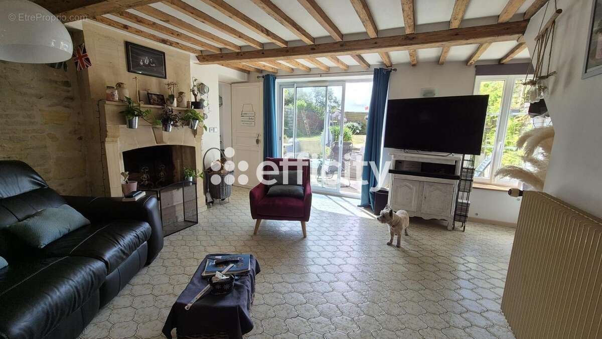 Maison à LONGUES-SUR-MER