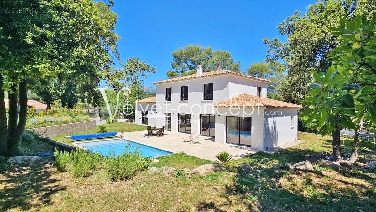 Maison à ROQUEFORT-LES-PINS
