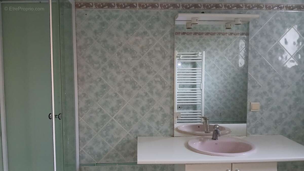 Appartement à MONTIGNAC-LE-COQ