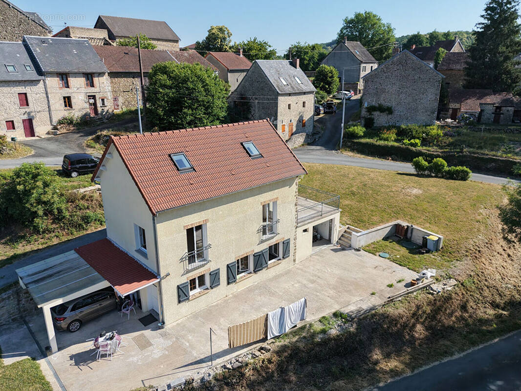Maison à SAINT-ETIENNE-DE-FURSAC