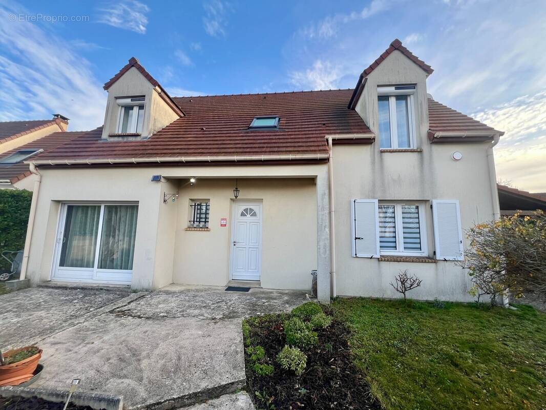 Maison à BRUYERES-LE-CHATEL