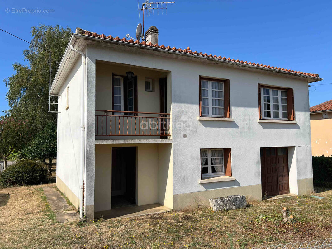 Maison à CHASSENEUIL-SUR-BONNIEURE