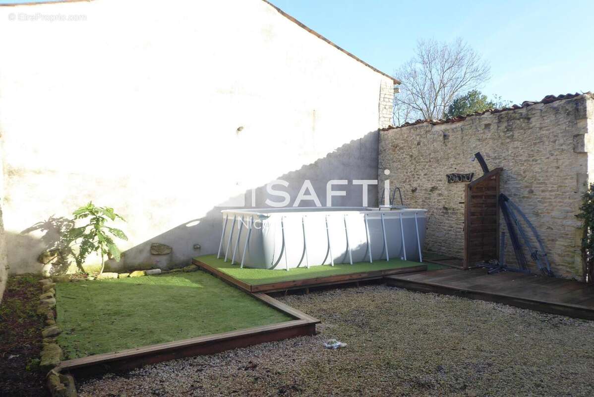 Maison 290 m² à Le Vanneau-Irleau  - photo 2