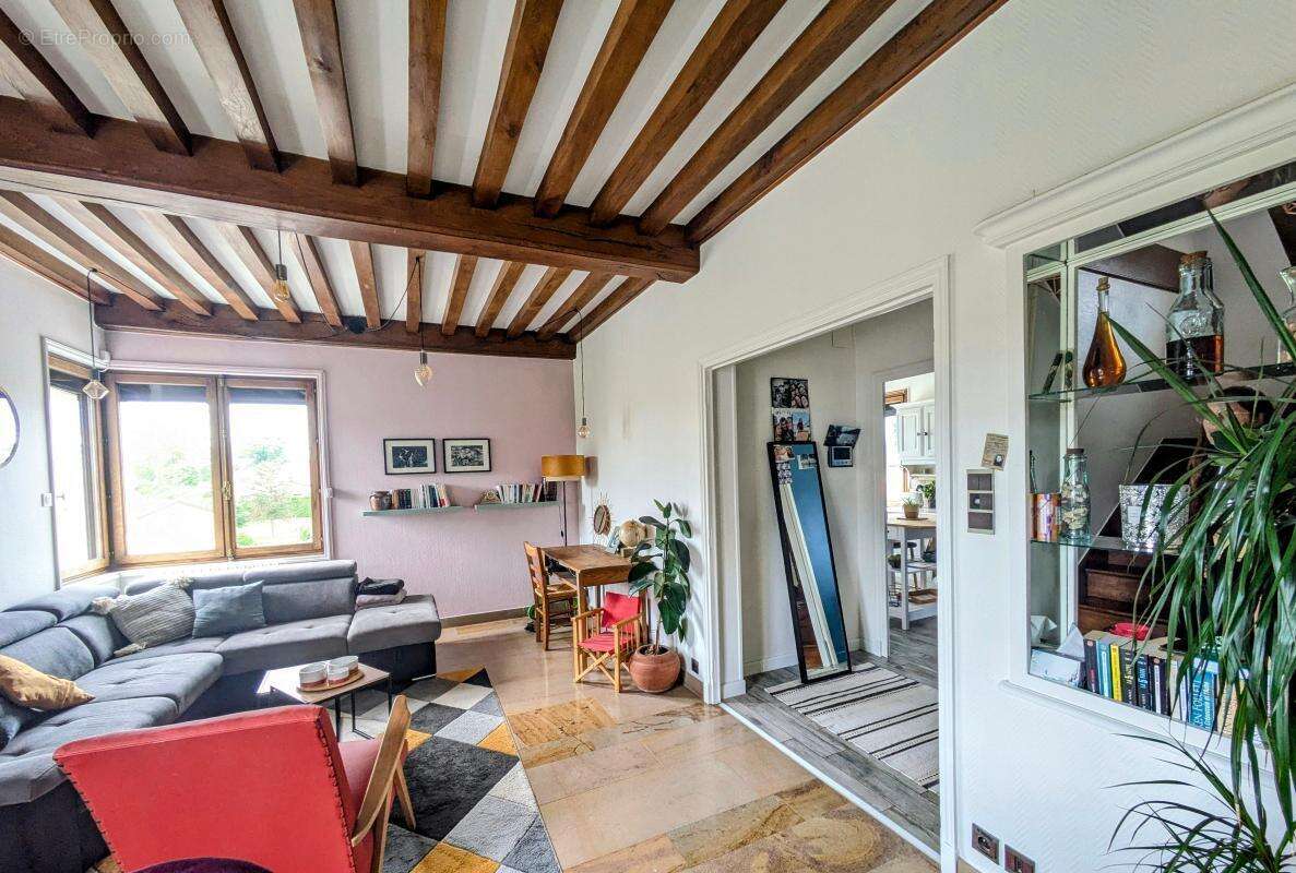 Maison à CHARNAY-LES-MACON