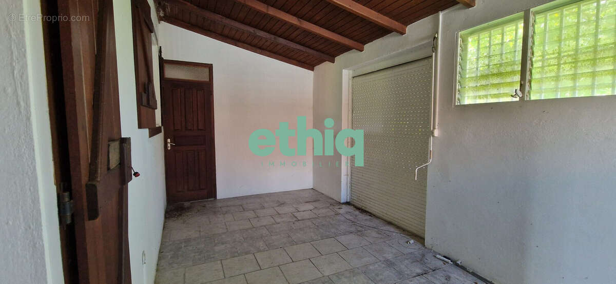 Arière cuisine / terrasse couverte - Maison à MORNE-A-L&#039;EAU