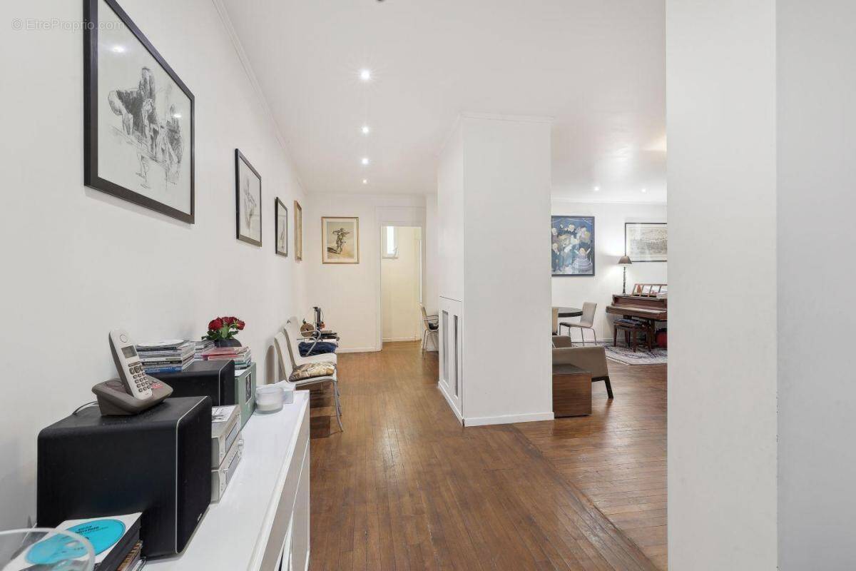Appartement à PARIS-16E