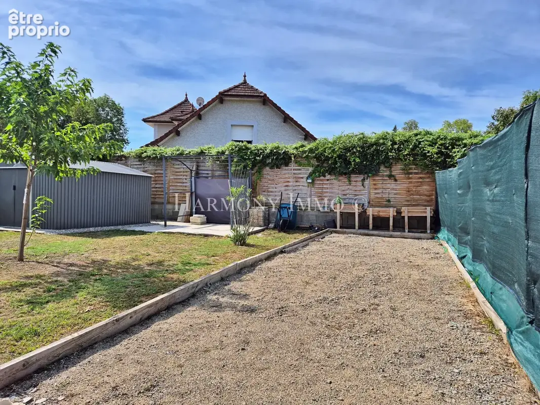 Maison de plain pied 4 pièces de 92 m2 avec piscine et jardin arboré - photo 16