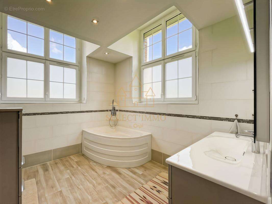 Authentique maison de 237m² rénovée avec goût - photo 12