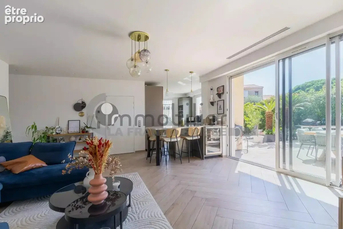 Appartement de 118m² avec piscine privative, terrasse, jardin et stationnements - photo 7
