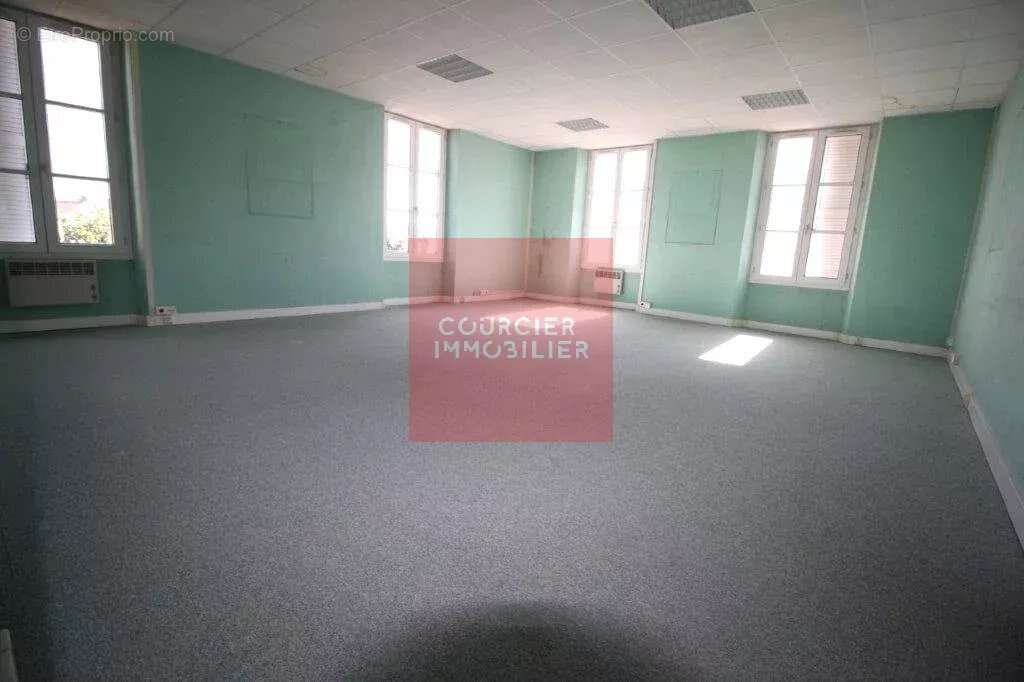 Commerce à CORBEIL-ESSONNES