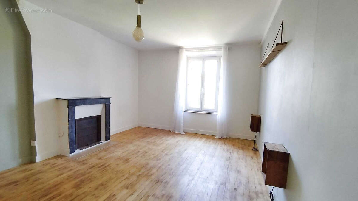 Maison à VILLENEUVE-LES-SABLONS