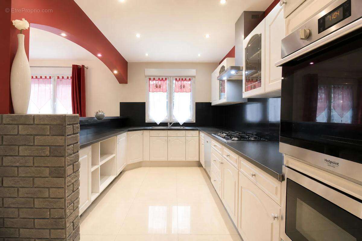 Maison 7 pièces de 197 m2 avec jardin en vente à Courtry - Idéal pour familles - photo 4