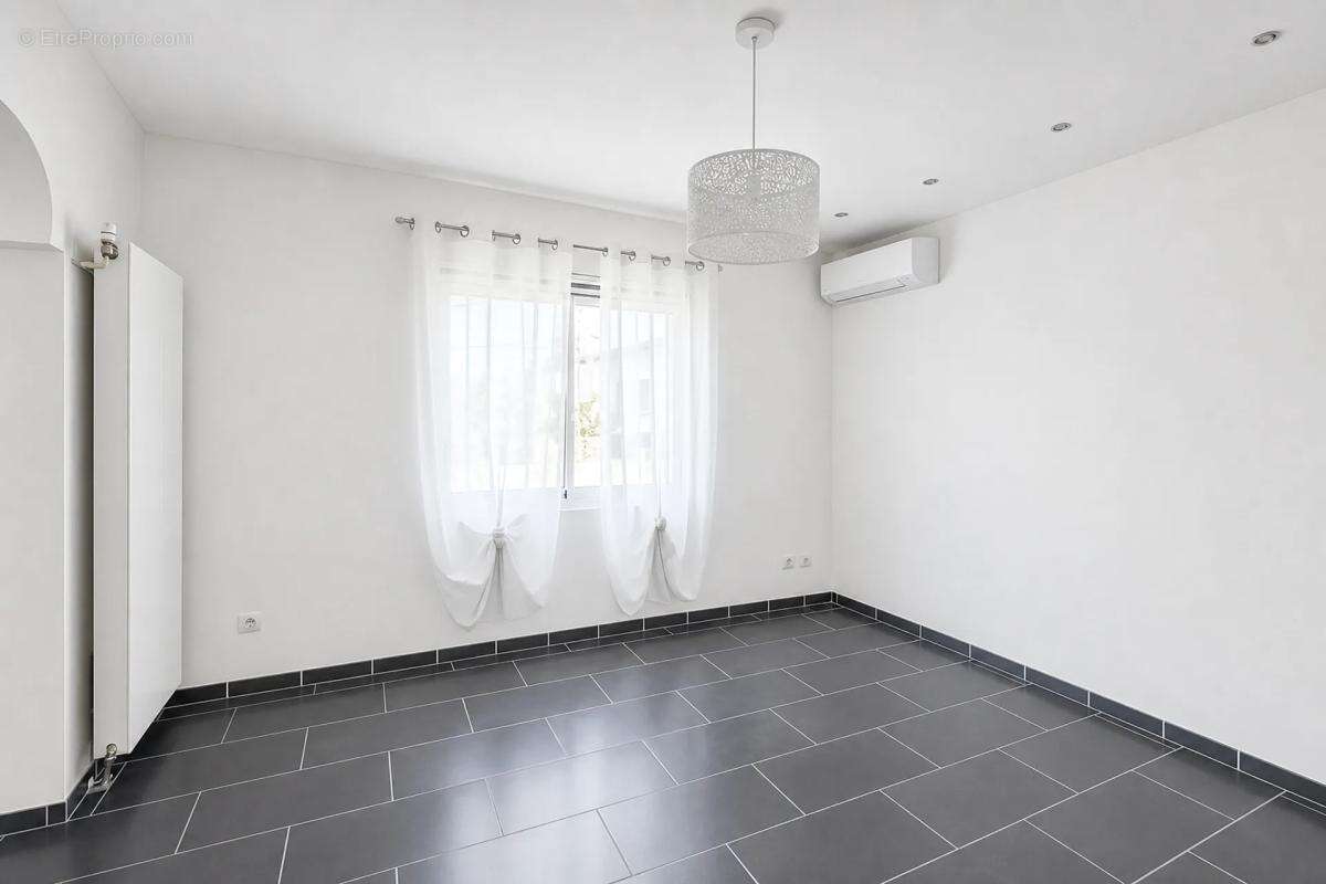 Maison rénovée 6 pièces à Bergerac - photo 8