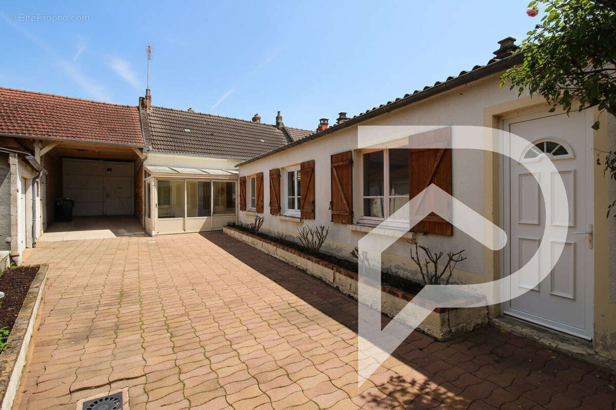 Maison à GRANDFRESNOY