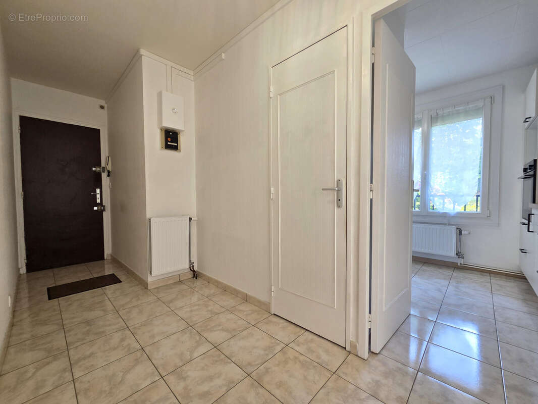 Appartement - BAYEUX - 62m2 - Rez-de-chaussée - Parking - photo 5