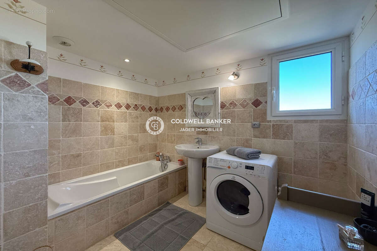 Appartement à LA CROIX-VALMER