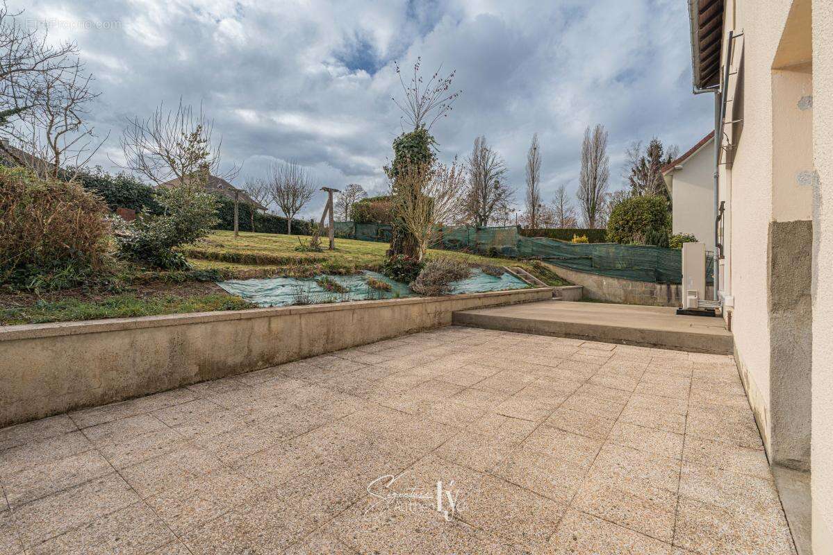 Maison à MAGNAC-BOURG