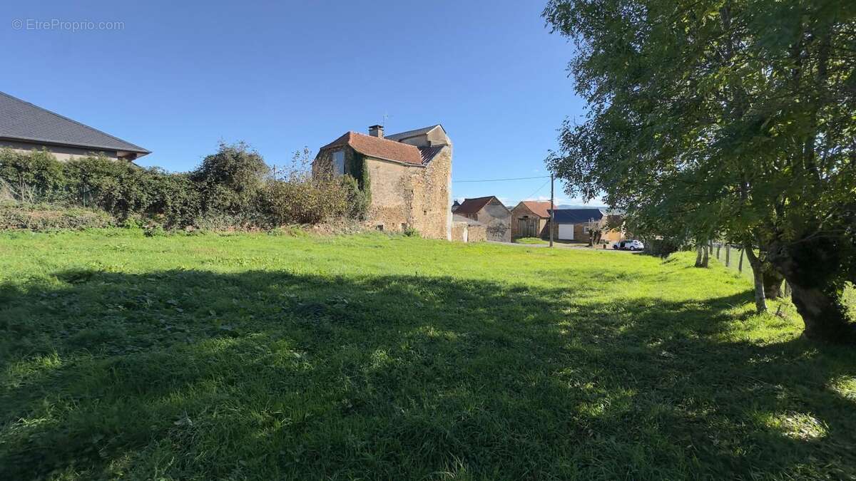 Terrain à SAINTE-JULIETTE-SUR-VIAUR