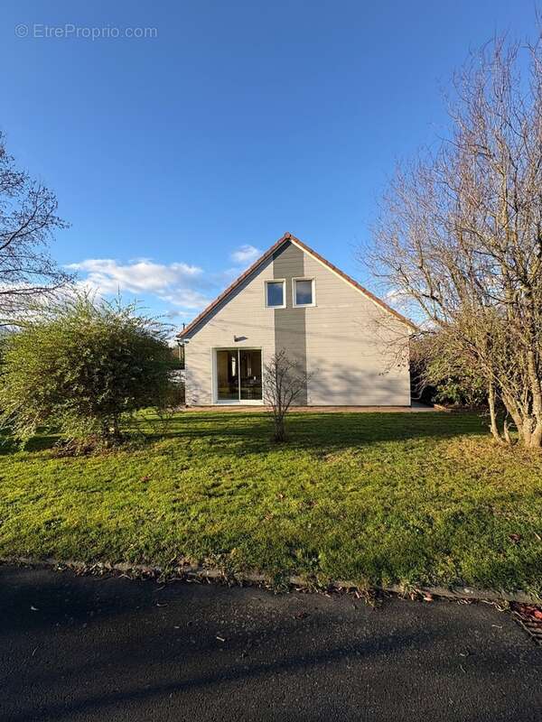 Maison à MONCE-EN-BELIN