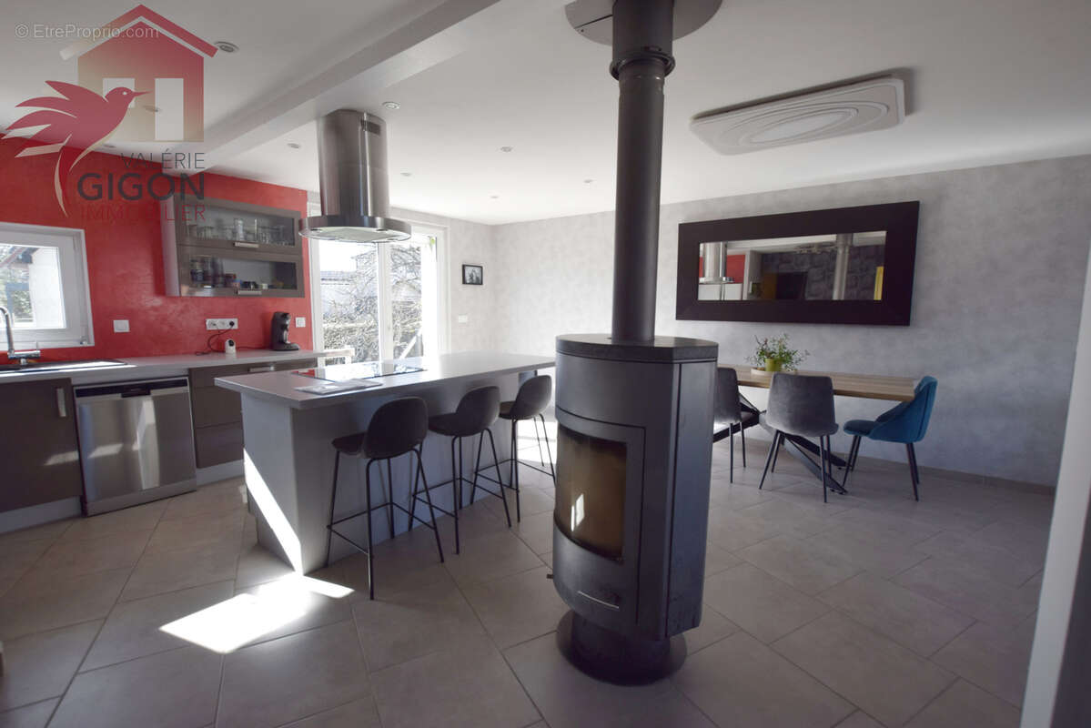 Maison à VIEUX-CHARMONT