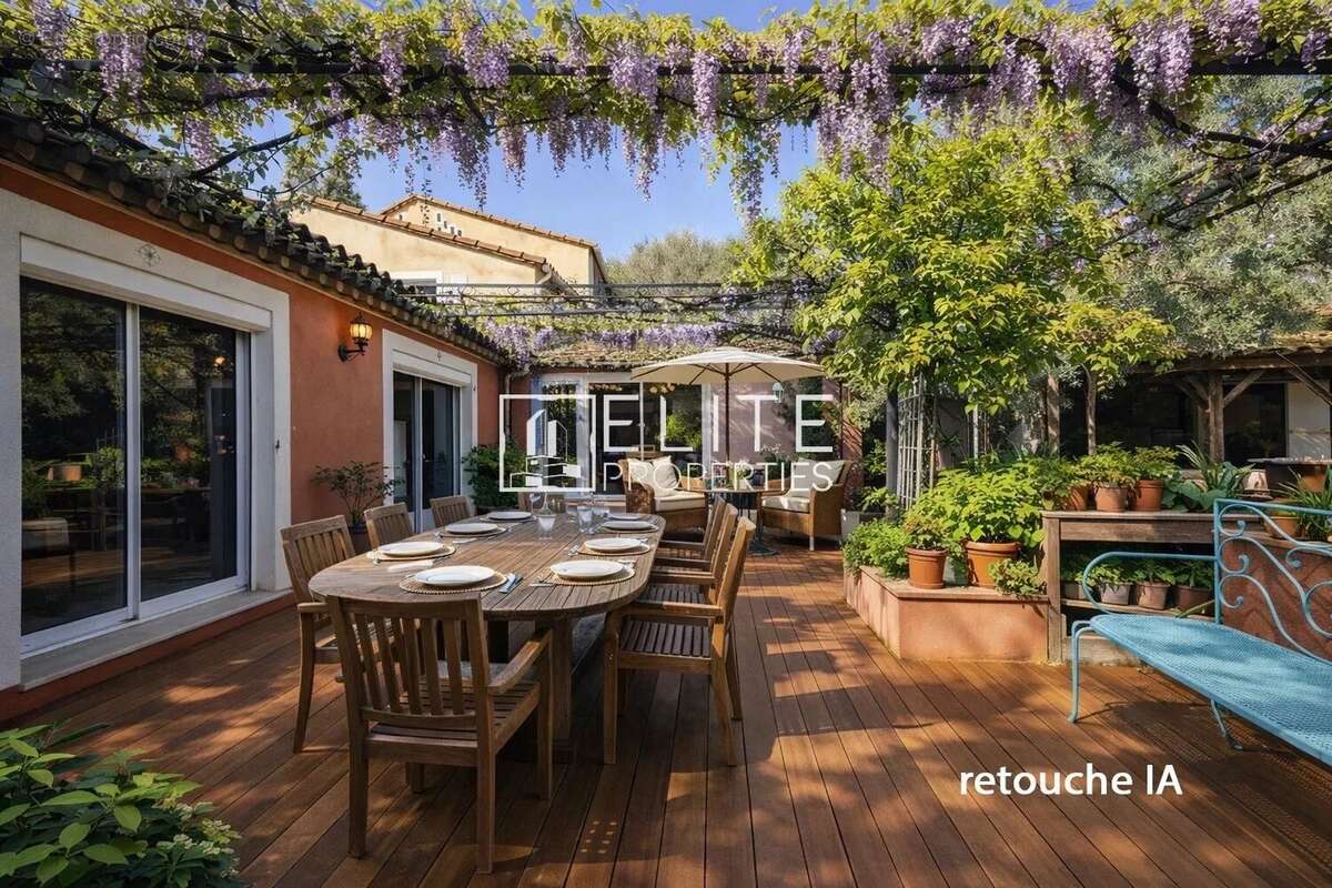 Grasse : Maison de Maître avec Potentiel Constructible Majeur ! - photo 2