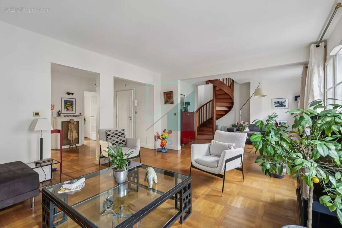 Appartement à PARIS-3E