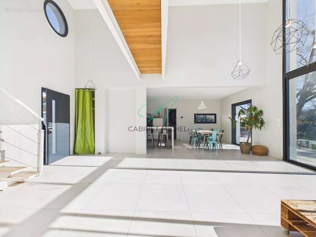 Maison à ROQUEFORT-LES-PINS