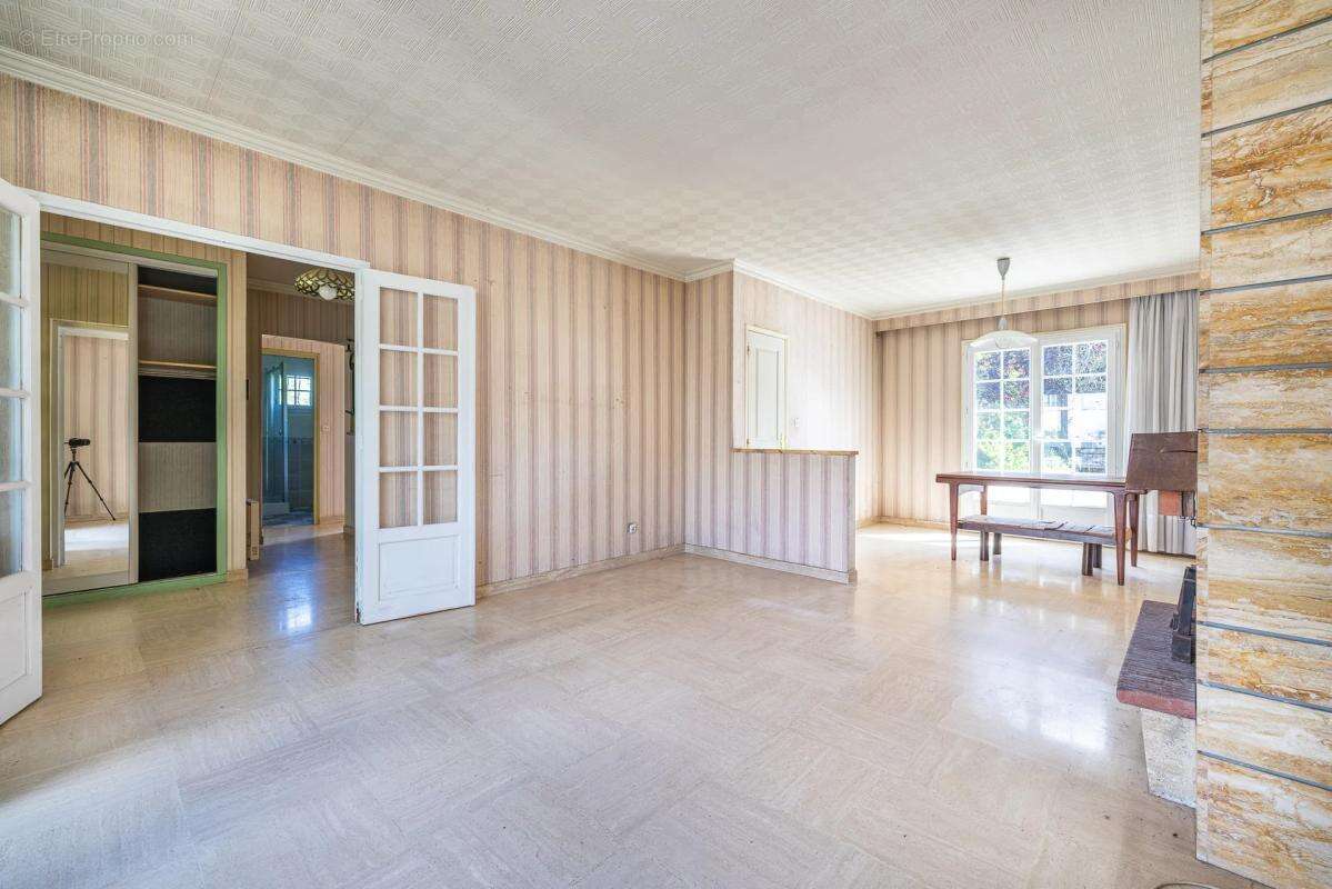 Appartement à COMBS-LA-VILLE