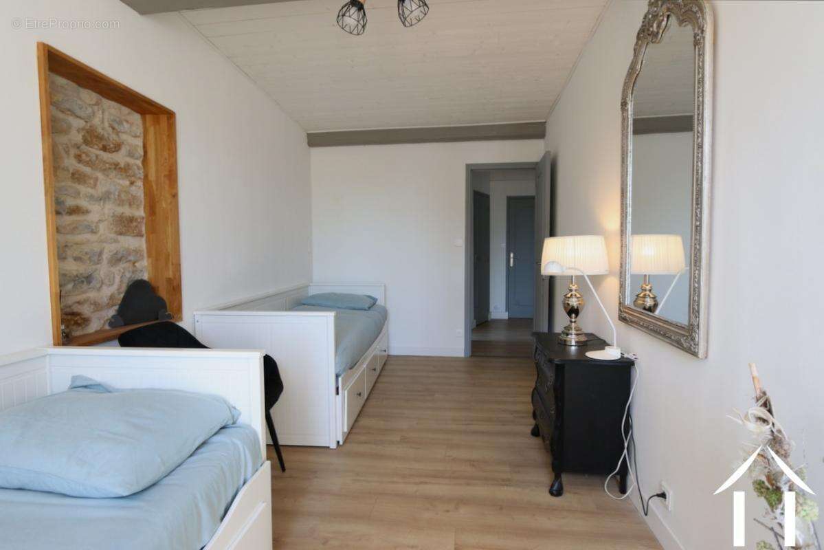 Maison à SAINT-GERVAIS-SUR-COUCHES