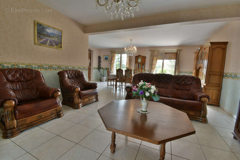 Dpt Mayenne (53), à vendre à 15 km de LAVAL  Maison de caractère de 240 m² en granit avec parc paysager - photo 8
