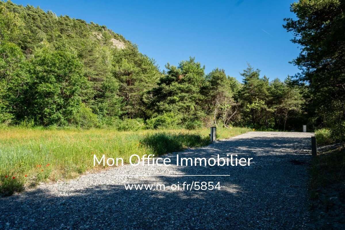 Référence : 5854-MTE - Terrain constructible de 621 m2 - photo 6