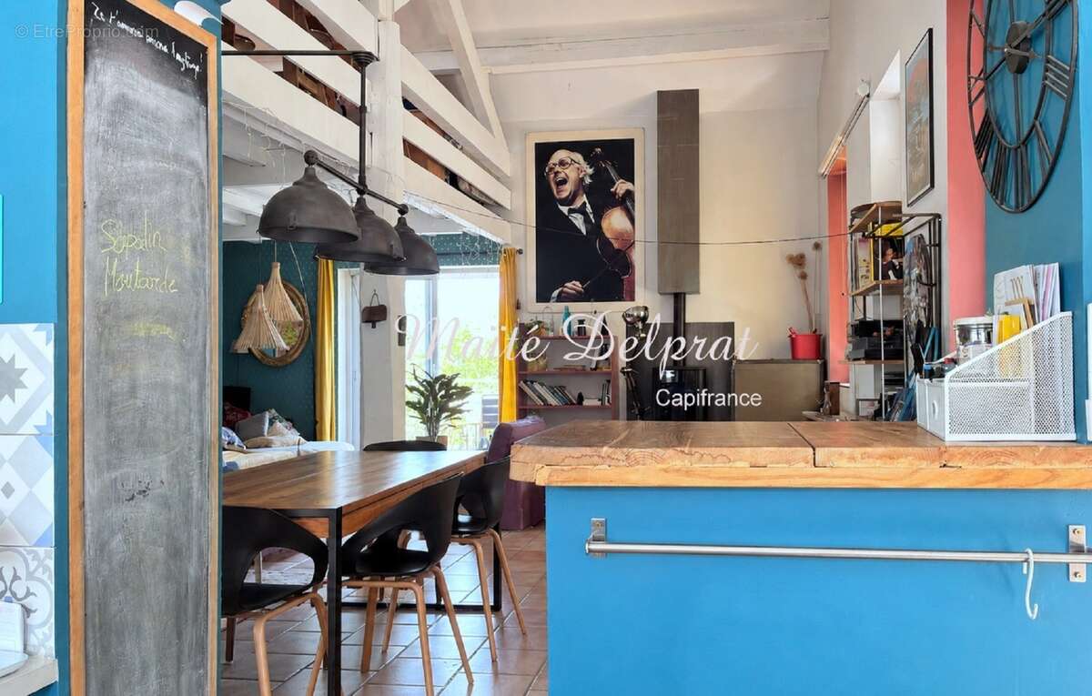 Maison individuelle sur 2 niveaux, avec salon cathédrale, 3 chambres,1 bureau et piscine, entièrement rénovée - photo 9