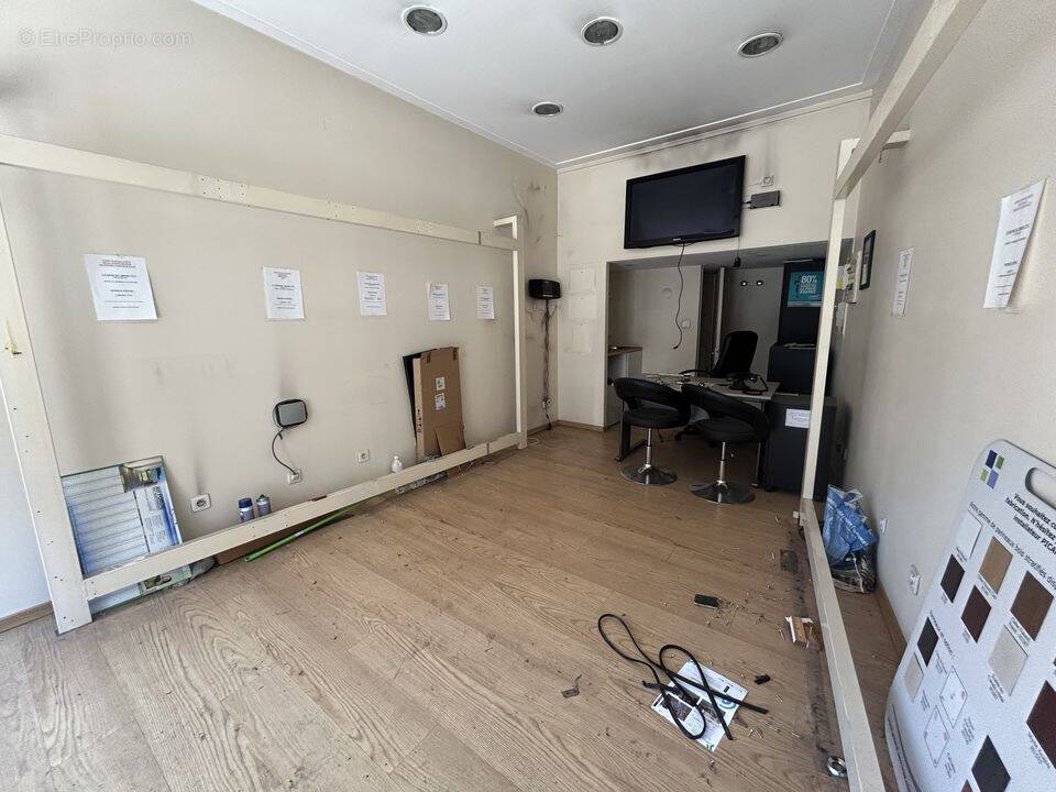MURS COMMERCIAUX / 21,80 m² / COURS LIEUTAUD / MARSEILLE 13006 - Commerce à MARSEILLE-6E