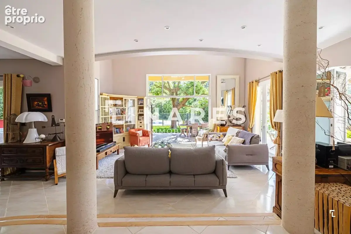 SIGNATURE - Villa 265m² (Sous-sol aménagé 62m²) - Piscine - Garage 44m²  - Parcelle de 1163m² - 13011 Les Camoins - photo 10