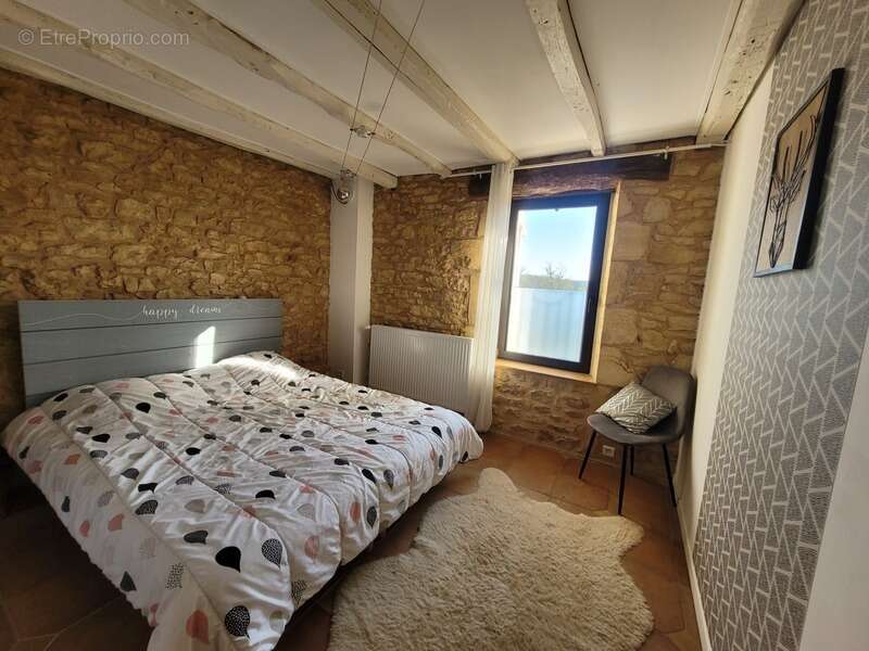 Maison à MAUZAC-ET-GRAND-CASTANG