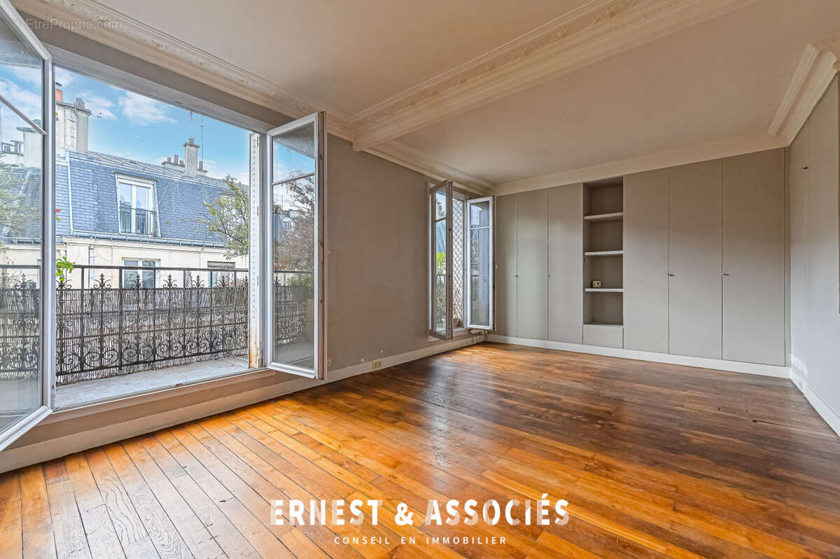 Appartement à PARIS-10E