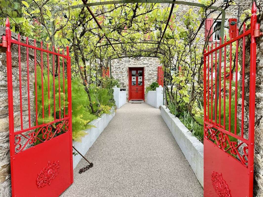 Maison à SAUVETERRE-DE-ROUERGUE